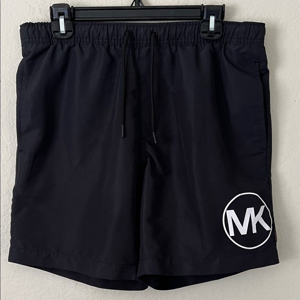 Like New! Michael Kors Black Shorts in Size M